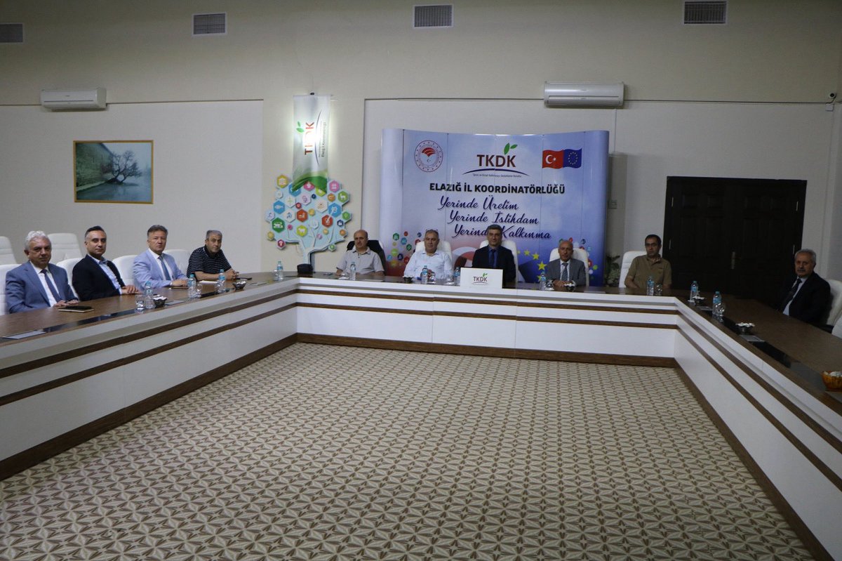 Mayıs ayı İl Koordinasyon Toplantısı, Bakanlığımıza bağlı/ilgili Kurum ve Kuruluş Müdürlerinin katılımıyla, TKDK Elazığ İl Koordinatörlüğü’nün ev sahipliğinde gerçekleştirildi.
<a href="/TCTarim/">T.C. Tarım ve Orman Bakanlığı</a> <a href="/ibrahimyumakli/">İbrahim Yumaklı</a> <a href="/elazig_valiligi/">T.C. Elazığ Valiliği</a> <a href="/elazig_tarim/">Elazığ İl Tarım ve Orman Müdürlüğü</a> <a href="/SAADETTINTAS/">Saadettin TAŞKESEN</a> <a href="/tkdkelazig/">TKDK Elazığ İl Koordinatörlüğü</a>
