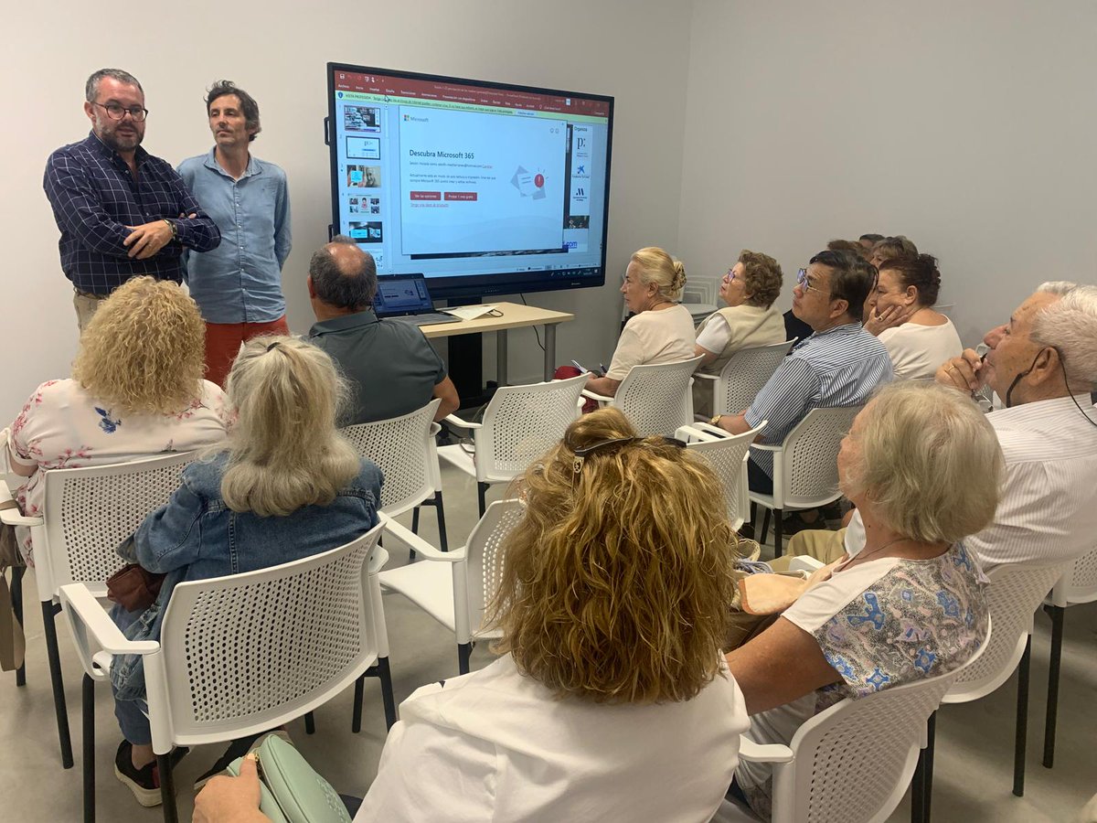 Torremolinos celebra su 3️⃣taller de <a href="/PrensaSinEdad/">Prensa sin Edad</a>, iniciativa que ha ido consolidándose en cada cita. Un aula entusiasta que aprende sobre 📰🎙️📺 y a identificar información falsa de verdadera. 👨‍🏫 Adolfo Moyano.
💪 <a href="/aprensamalaga/">Asociación de la Prensa de Málaga</a>
🤝<a href="/Torremolinos_On/">Torremolinos Informa</a> <a href="/diputacionMLG/">Diputación de Málaga</a> y <a href="/FundlaCaixa/">Fundación ”la Caixa”</a>
