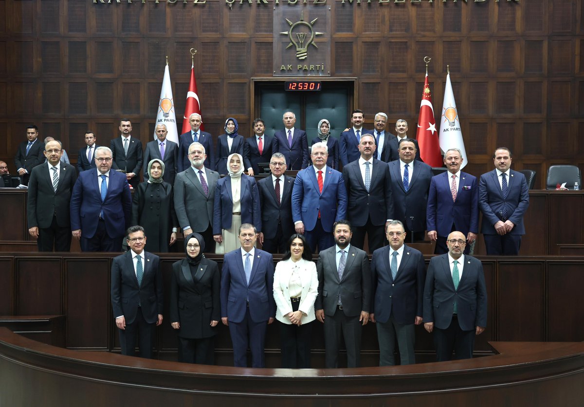 EmreCaliskan_50's tweet photo. Milletimizin emanetini taşıdığımız Gazi Meclisimizde, Cumhurbaşkanımız, Genel Başkanımız Sayın Recep Tayyip Erdoğan’ın (@RTErdogan) tensipleri, Grup Başkanımız Sayın Abdullah Güler 'in (@avabdullahguler) teveccühüyle yeniden AK Parti Grup Yönetim Kurulu Üyesi olarak seçildim.

Bu kutlu yürüyüşte sorumluluğumuz büyük, inancımız tam.

Türkiye Yüzyılı’nı inşa ederken durmadan, yorulmadan çalışmaya devam! 🇹🇷