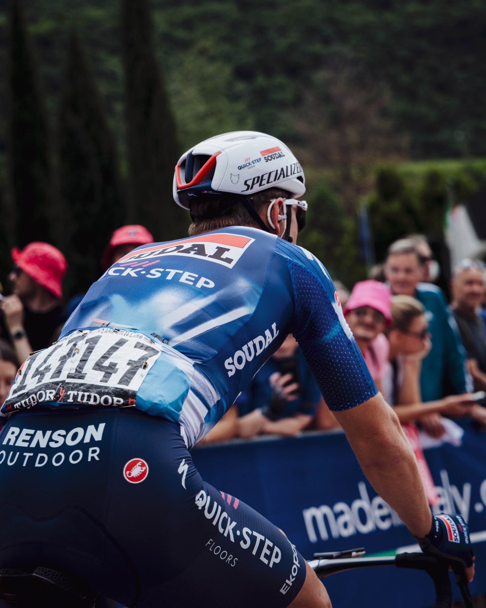 While we wait for a breakaway to establish at the #GirodItalia, here’s a couple of pictures of our riders from the start of the stage.