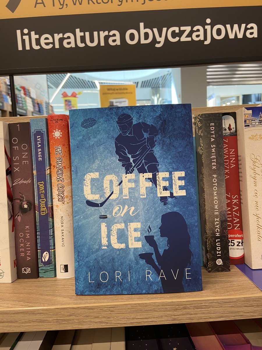 _karolkaa_'s tweet photo. znalazłam w moim empiku #coffeeLR 🥹💙 https://t.co/jTEnxC0j8R