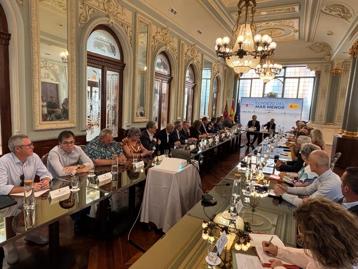Constituido el órgano de participación del Mar Menor para unir voces y coordinar soluciones.

El consejero, Juan María Vázquez, destaca que el Consejo del Mar Menor se convierte en el "principal foro de diálogo y participación social sobre el ecosistema".

carm.es/web/pagina?IDC…