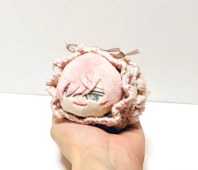 いちご大福的なものを作りたかったが諦めて、柏餅にするか悩んだ結果そのままでもええかとなった代物と、小さい巾着着せられるんじゃないかと思い立ってこさえた代物