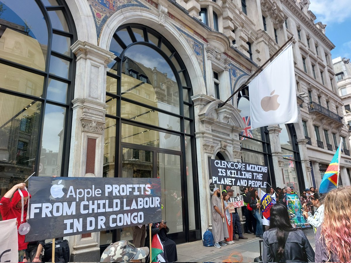 Tipping Point UK 🦋 @tippingpointuk.bsky.social (@tippingpointorg) on Twitter photo We've marched to the <a href="/Apple/">Apple</a> store in Regent Street London, calling out their ties with mining company  Glencore and their abhorrent child labour practices in the DR Congo! Shame on #Apple and #Glencore! We've marched to the <a href="/Apple/">Apple</a> store in Regent Street London, calling out their ties with mining company  Glencore and their abhorrent child labour practices in the DR Congo! Shame on #Apple and #Glencore!