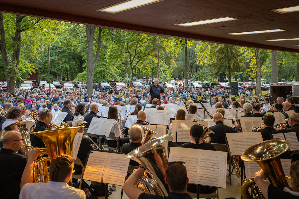 Where can you hear a melodious fanfare while being out in nature? Turn your ears to beautiful Highland Park, where you can hear the Kokomo Park Band perform timeless music every Wednesday in June and July! 🎺
Learn more here: visitkokomo.org/park-band-summ…