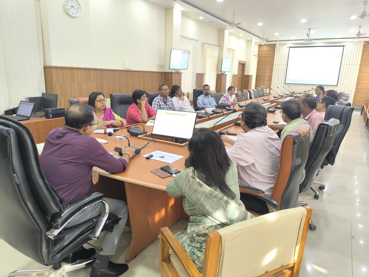 🧘‍♂️ Preparatory Meet | Int’l Day of Yoga 2025 🌿
A district-level meeting was held at DC Office, Sonitpur, chaired by DC Shri Ankur Bharali, to plan #YogaDay2025 (21 June).
Key officials discussed activities under the theme “Yoga for One Earth, One Health.”
🔽 (1/2)