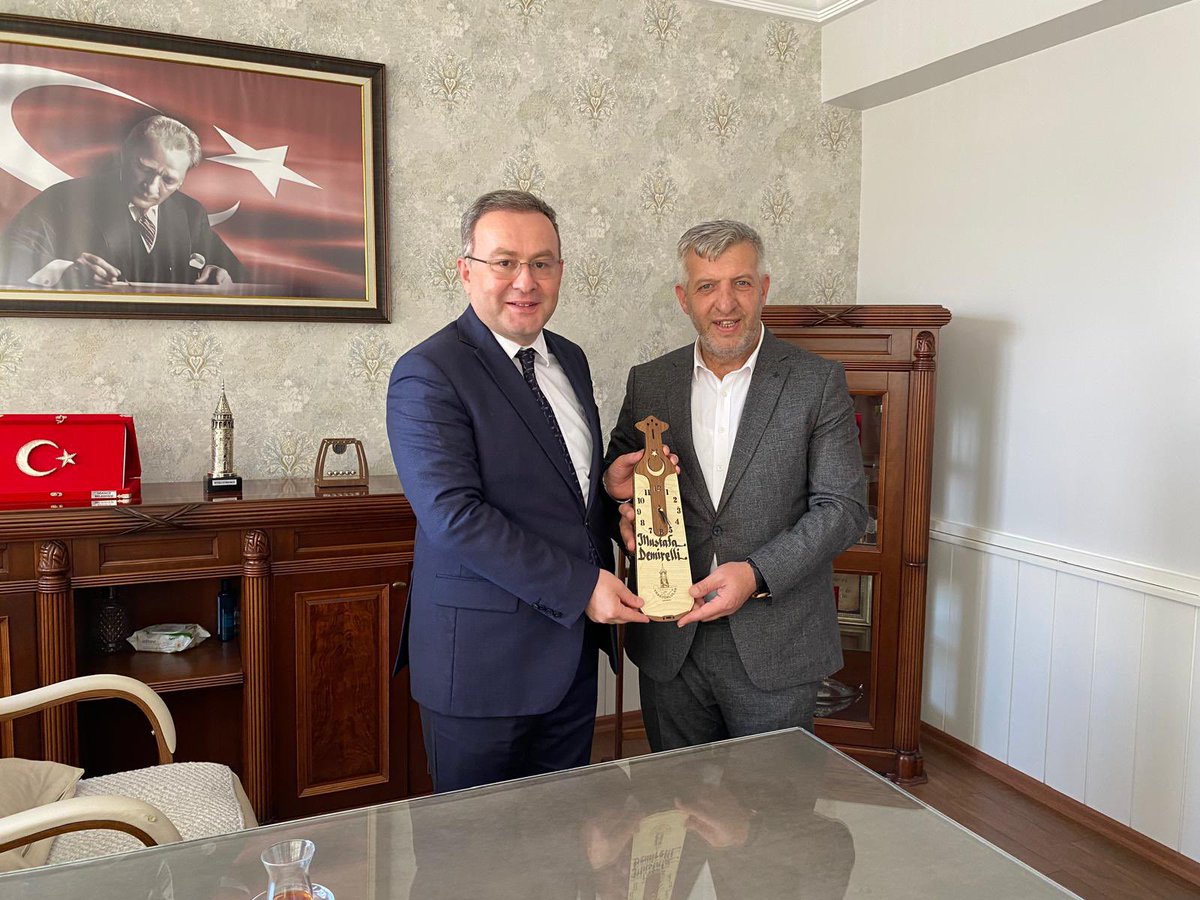 mustafadmirelli's tweet photo. Kocaeli Trabzonlular Derneği Başkanı Sayın İbrahim İbrahimoğlu ve ekibine nazik ziyaretleri için teşekkür ediyorum. https://t.co/YlXADVPdAS