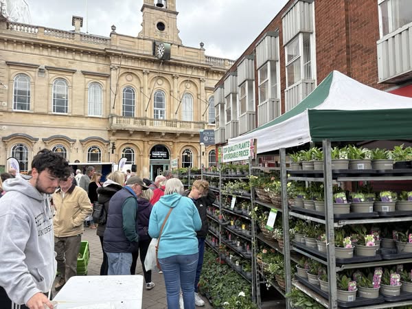 Charnwood Borough Council (@charnwoodbc) on Twitter photo 🌻 The <a href="/lovelboro/">LoveLoughborough.</a> Gardeners' Fair is back again this weekend!
📍 It's taking place in Loughborough town centre on Sunday (1 June), from 10am to 4pm.
Read more 👇
discovercharnwood.co.uk/events/2025/06… 🌻 The <a href="/lovelboro/">LoveLoughborough.</a> Gardeners' Fair is back again this weekend!
📍 It's taking place in Loughborough town centre on Sunday (1 June), from 10am to 4pm.
Read more 👇
discovercharnwood.co.uk/events/2025/06…