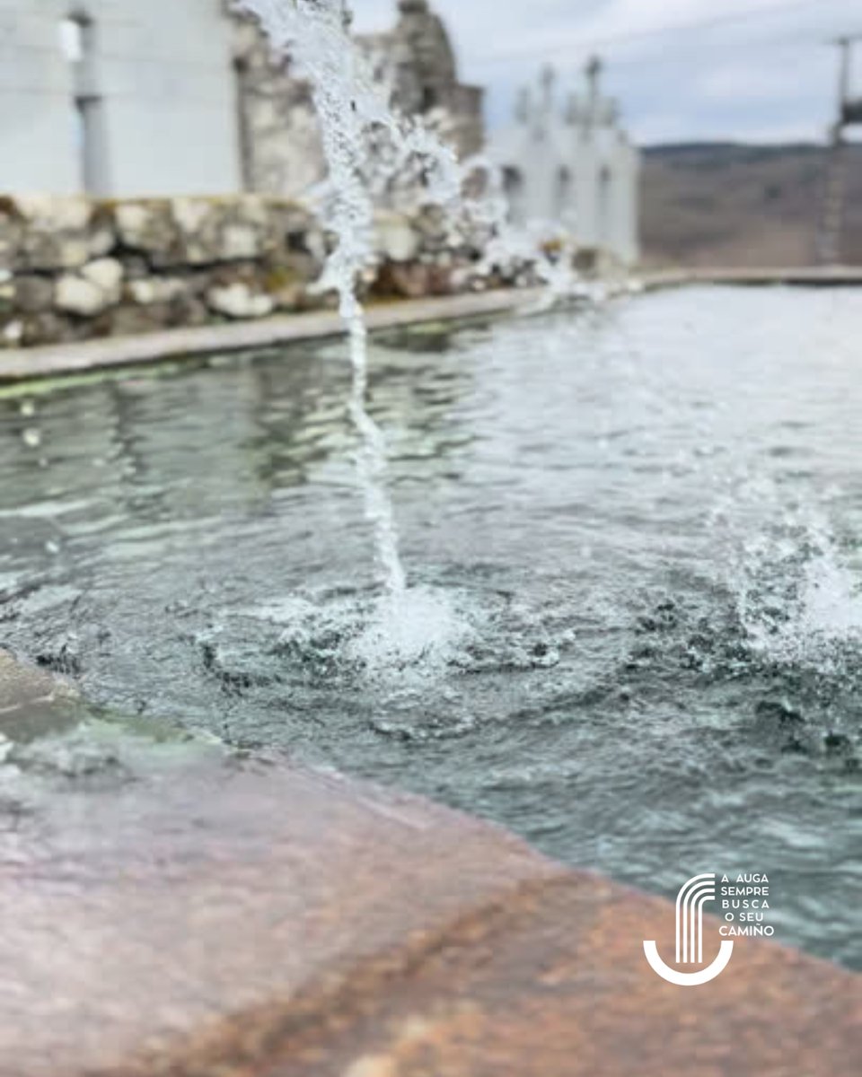 semtayr's tweet photo. Hace unos meses comenzamos un viaje desde el #GDRLimiaArnoia para recuperar y dar visibilidad a las fuentes tradicionales ⛲
 
💙 Hay caminos que no solo se recorren, también se beben, se escuchan y se sienten. 

💧 Con este trabajo agradecemos al territorio todo lo que nos da. https://t.co/uC2bCFSoUa