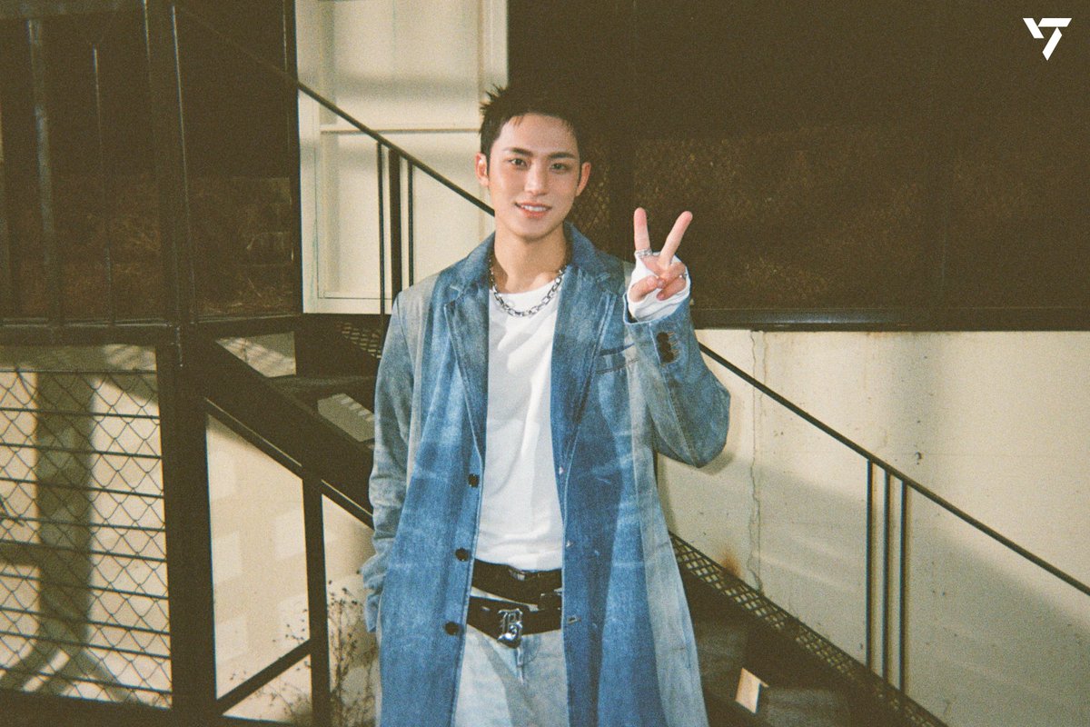 gyumedia's tweet photo. HAPPY BURSTDAY BEHIND FILM #MINGYU #민규 https://t.co/49O15dwoFF