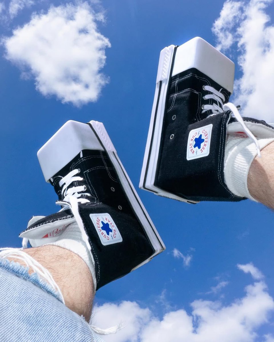 simonsaysdrip's tweet image. Artist Matteo cavarra redesigns Converse All Stars in a surreal, Roblox-inspired silhouette — merging digital aesthetics with physical fashion.
#Converse #SneakerDesign #RobloxStyle