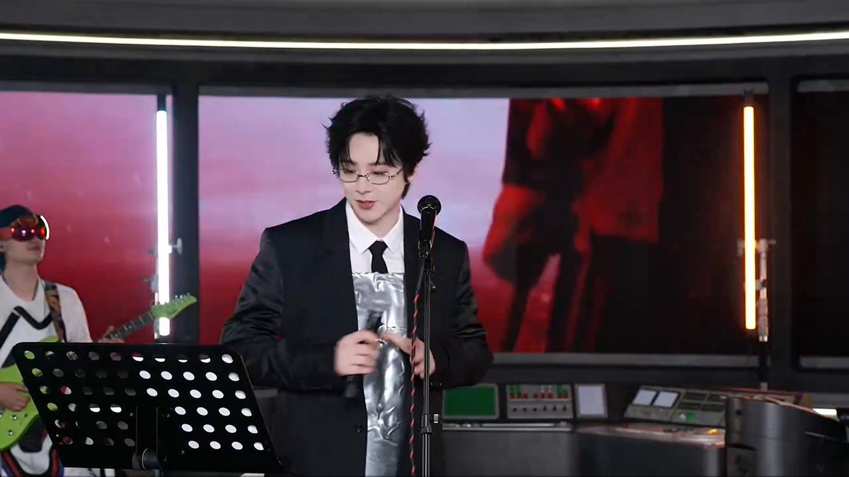 fandoestrans's tweet photo. #LiuYuning LIVESTREAM: CARNATION MUSIC FESTIVAL 5.0 NOW!!! real-time translation thread 🧵⬇️

link to watch: https://t.co/zWuEZrrcUQ https://t.co/Uwj3qBAMG3