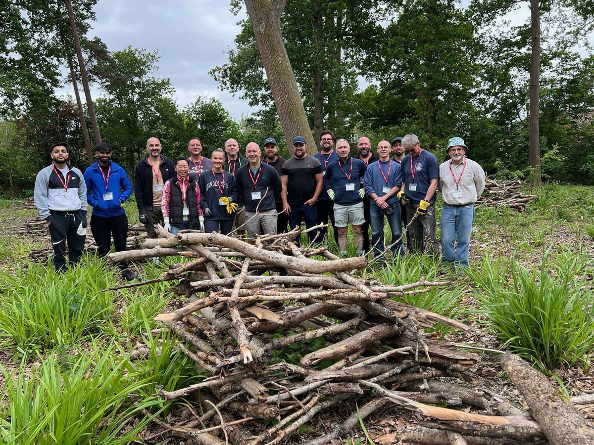 Members of the baggage management team at Gatwick airport joined us in our woodland, using branches to create barriers around Hazel coppice to protect the regrowth from deer. To learn about corporate volunteering and sponsorship opportunities at #gattonpark, visit our website.
