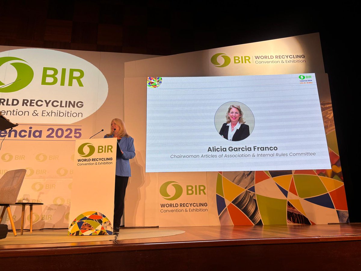 FER (@reciclajefer) on Twitter photo Felicitamos a Susie Burrage por su reelección como presidenta del BIR
Orgullosos de seguir a su lado, trabajando por el futuro del sector del #reciclaje. ♻🌍
!Enhorabuena <a href="/S_Burrage/">Susie Burrage OBE</a> !
#ReciclajeFER #BIR #Reciclaje #Sostenibilidad Felicitamos a Susie Burrage por su reelección como presidenta del BIR
Orgullosos de seguir a su lado, trabajando por el futuro del sector del #reciclaje. ♻🌍
!Enhorabuena <a href="/S_Burrage/">Susie Burrage OBE</a> !
#ReciclajeFER #BIR #Reciclaje #Sostenibilidad