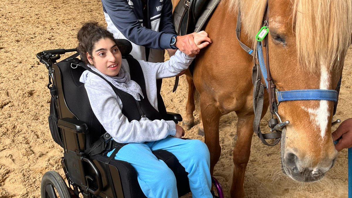 ASPACE Coruña (@aspacecoruna) on Twitter photo 😍Nos encanta ver la cara de felicidad de los niños y niñas de nuestro centro educativo cuando están junto a los caballos de la #RSDHipicaCoruna, una actividad que cuenta con el apoyo de la <a href="/FundEmalcsa/">Fundación Emalcsa</a>!
#SomosASPACE #ParálisisCerebral #caballos 😍Nos encanta ver la cara de felicidad de los niños y niñas de nuestro centro educativo cuando están junto a los caballos de la #RSDHipicaCoruna, una actividad que cuenta con el apoyo de la <a href="/FundEmalcsa/">Fundación Emalcsa</a>!
#SomosASPACE #ParálisisCerebral #caballos