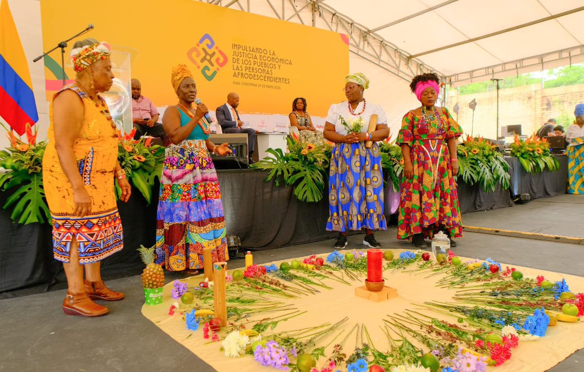 Zukiswa Kota (@zukiswakota) on Twitter photo It was fantastic to attend part of the dialogue on 'Promoting Economic Justice for People of African Descent' hosted by Vice President <a href="/FranciaMarquezM/">Francia Márquez Mina</a> in Cali, Colombia in the context of 21 May; Afro-Colombiana Day (Dia de la Afrocolombianidad) <a href="/PacificoTask/">Pacífico Task Force | Aliaza por el Pacífico</a> #EconomicJustice It was fantastic to attend part of the dialogue on 'Promoting Economic Justice for People of African Descent' hosted by Vice President <a href="/FranciaMarquezM/">Francia Márquez Mina</a> in Cali, Colombia in the context of 21 May; Afro-Colombiana Day (Dia de la Afrocolombianidad) <a href="/PacificoTask/">Pacífico Task Force | Aliaza por el Pacífico</a> #EconomicJustice
