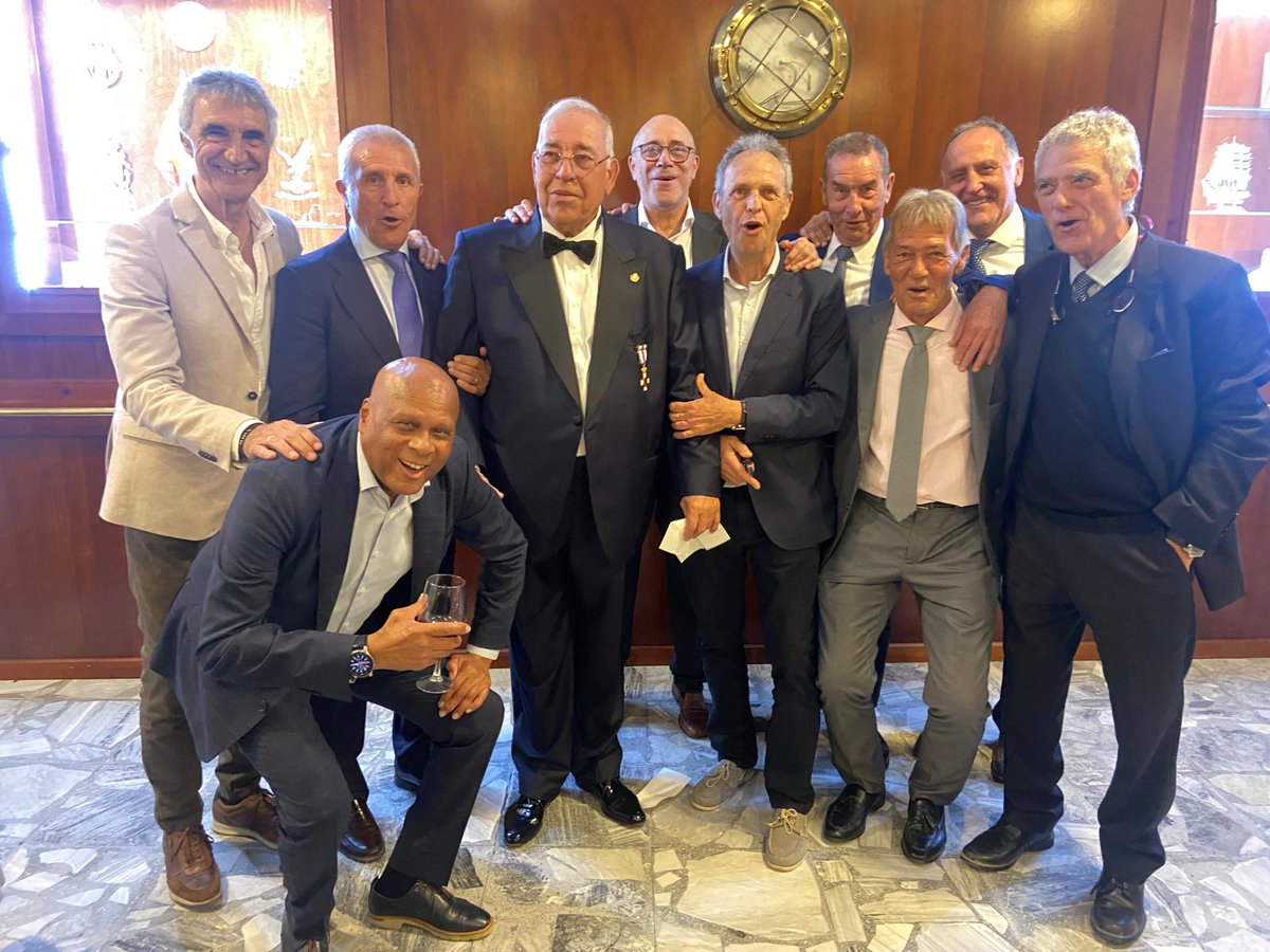 Fotos del evento donde el pasado viernes recibió nuestro portero durante 12 temporadas "Superpaco" el título de Hijo Predilecto de San Fernando.

Vemos exjugadores del <a href="/SevillaFC/">Sevilla Fútbol Club</a> como Pintinho, Moisés, Jesús Navas, Francisco o Montero, además de Álvarez, Pablo Blanco o Caparrós.