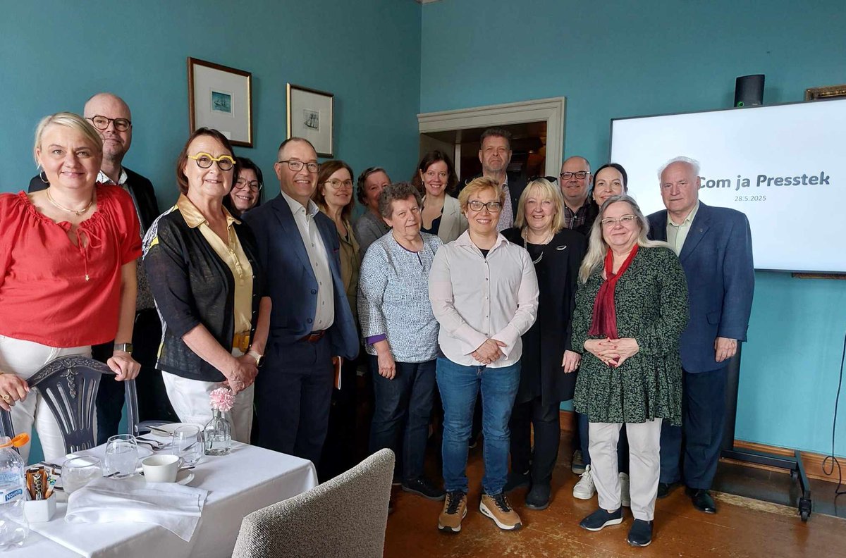 Kiinnostavaa keskustelua digialan asioista käytiin tänään FiComin puheenjohtajiston ja Tekniikan journalistit Presstekin jäsenten kanssa. 

Puhetta ja kysymyksiä riitti mm. merikaapeleista, datakeskuksista, sähkön riittävyydestä sekä kuiturakentamisesta ja mobiiliverkoista.