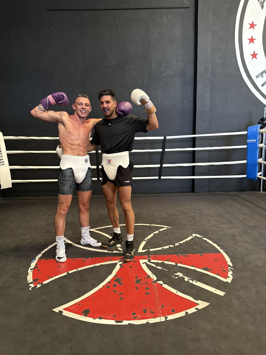 DarrenEldo's tweet photo. Pretty Boy @HarveyEldo getting in some more class Round with Jordan Flynn 👊
A massive thank you to swifty smith for taking his time to do corner 👌👊🔥🔥
Saturday August 23rd SHOW TIME
@CarlGreavesPro @AdamKet
#TeamPrettyBoy
#thefuture https://t.co/BbBSl9rEAc