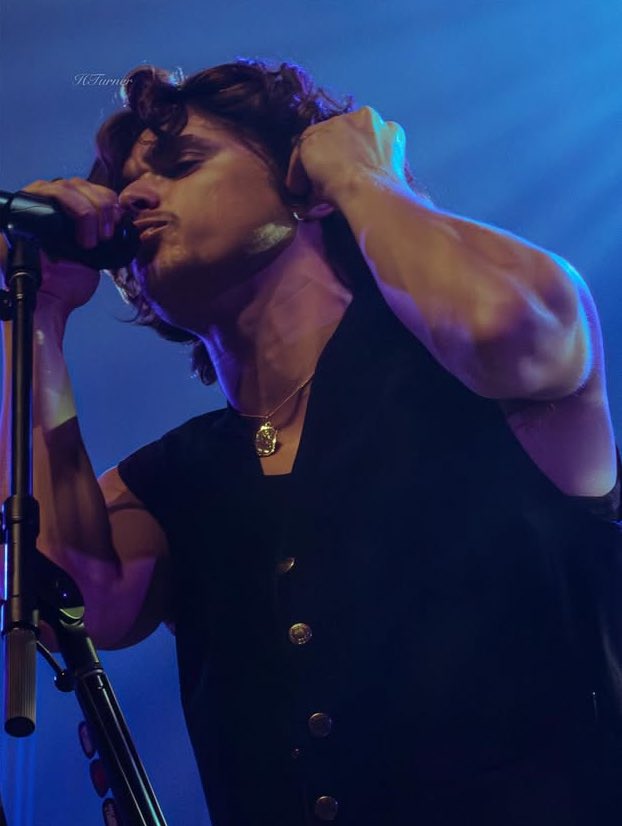 brad in detail 🤌🏼 (via hturnervisuals)