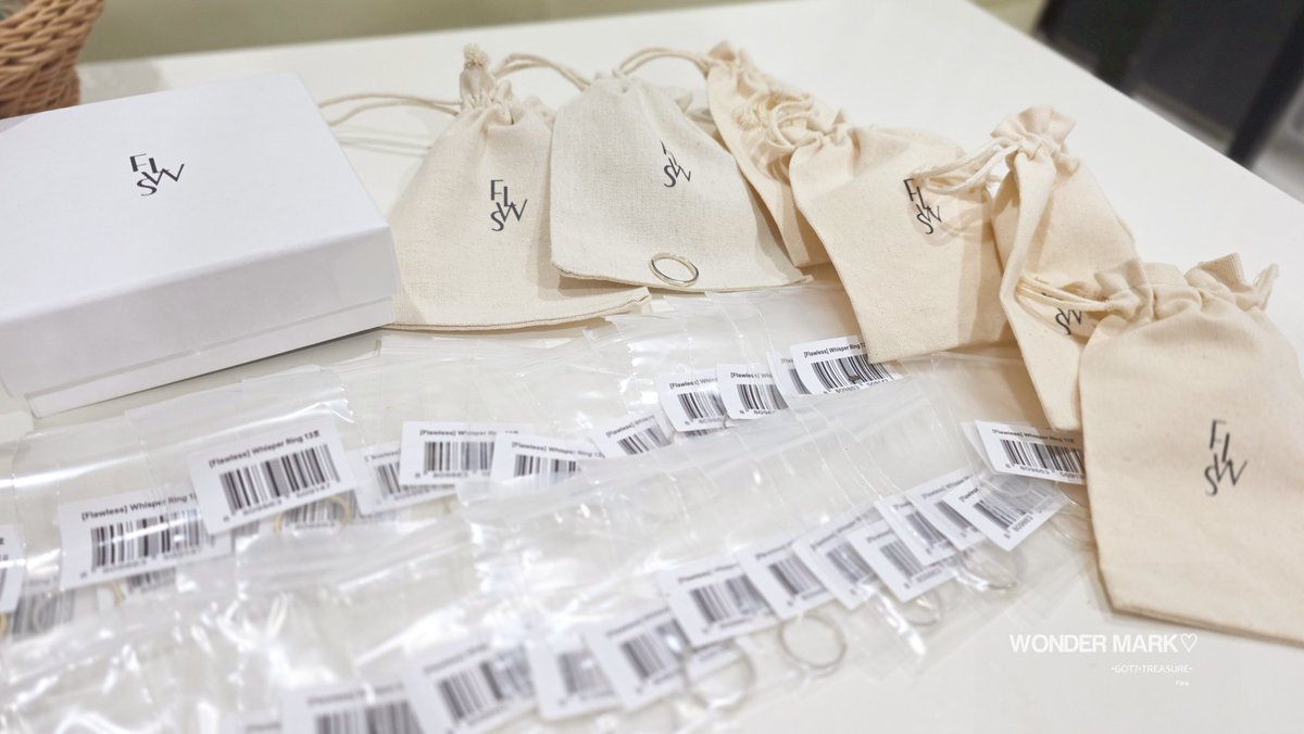 🍀ฝากรีจ้า Pls RT

✤ พร้อมส่งทันที ✧แหวนเงินแท้ 92.5 แบรนด์เกาหลี Flawless รุ่น "Whisper Ring"  x Treasure

✦ลดราคา SALE 70% จาก  ̶1̶,̶2̶0̶0̶.̶-̶ เหลือ 350.- ส่งฟรี

มี 2 ขนาด
✧11 /เส้นผ่าศูนย์กลาง 16 mm.
✧13 /เส้นผ่าศูนย์กลาง 17 mm.

รอบนี้แบรนด์ทำดีค่ะ แวววาว ขาวใส