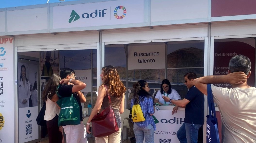 Adif (@adif_es) on Twitter photo 🔛💁♀️ ¡Estamos en el Foro de Empleo de la <a href="/UPV/">Universitat Politècnica de València</a>! Descubre qué perfiles profesionales buscamos en nuestras Ofertas Públicas de #Empleo y cómo orientar tu carrera para acceder a las mejores oportunidades laborales para ti. ¡Te esperamos!
📅 28 y 29 de mayo
🕐 De 10:00 a 18:00 h 🔛💁♀️ ¡Estamos en el Foro de Empleo de la <a href="/UPV/">Universitat Politècnica de València</a>! Descubre qué perfiles profesionales buscamos en nuestras Ofertas Públicas de #Empleo y cómo orientar tu carrera para acceder a las mejores oportunidades laborales para ti. ¡Te esperamos!
📅 28 y 29 de mayo
🕐 De 10:00 a 18:00 h