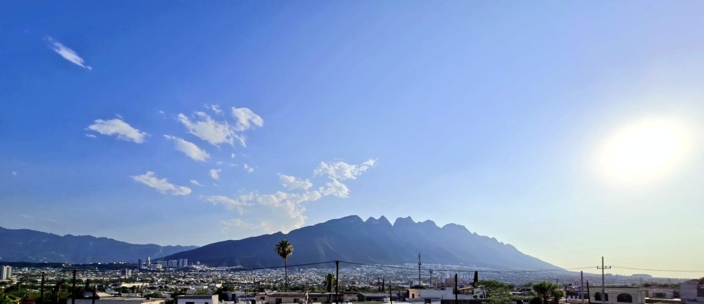 #FelizMiércoles desdé Monterrey 🌥️

"10.Nos libró de ese peligro de muerte tan grande, y seguirá protegiendonos, 
En él hemos puesto nuestra esperanza y seguirá amparándonos,

11. Son muchos los que piden por nosotros y serán muchos los que darán gracias a Dios."

2 Corintios 1🙏🏻