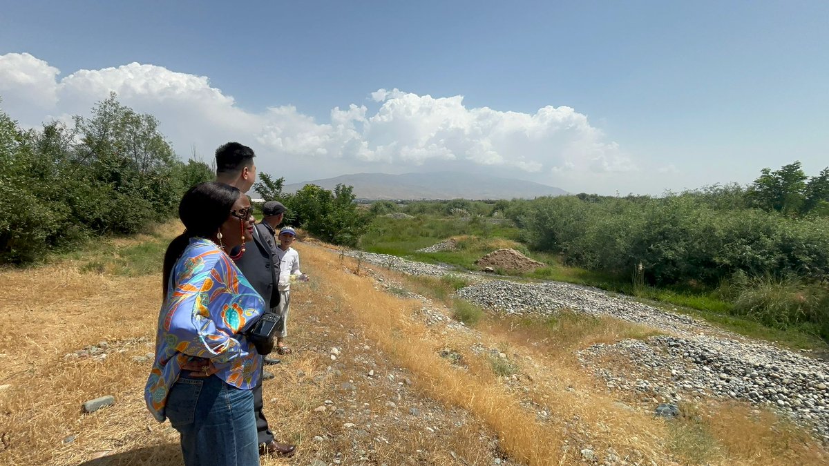 Convention on Wetlands (@ramsarconv) on Twitter photo Secretary General Dr <a href="/MumbaMusondam/">Dr. Musonda Xoliswa Mumba</a> visited peri-urban wetlands of the Qarataq river near Dushanbe ๐ฟguided by Mr Firuz Safarov, Deputy Head of the National Center for Environmental Protection Actions.
Wetlands support farmers ๐พcommunities ๐๏ธand life itself ๐ง.
#Glaciers2025 Secretary General Dr <a href="/MumbaMusondam/">Dr. Musonda Xoliswa Mumba</a> visited peri-urban wetlands of the Qarataq river near Dushanbe ๐ฟguided by Mr Firuz Safarov, Deputy Head of the National Center for Environmental Protection Actions.
Wetlands support farmers ๐พcommunities ๐๏ธand life itself ๐ง.
#Glaciers2025