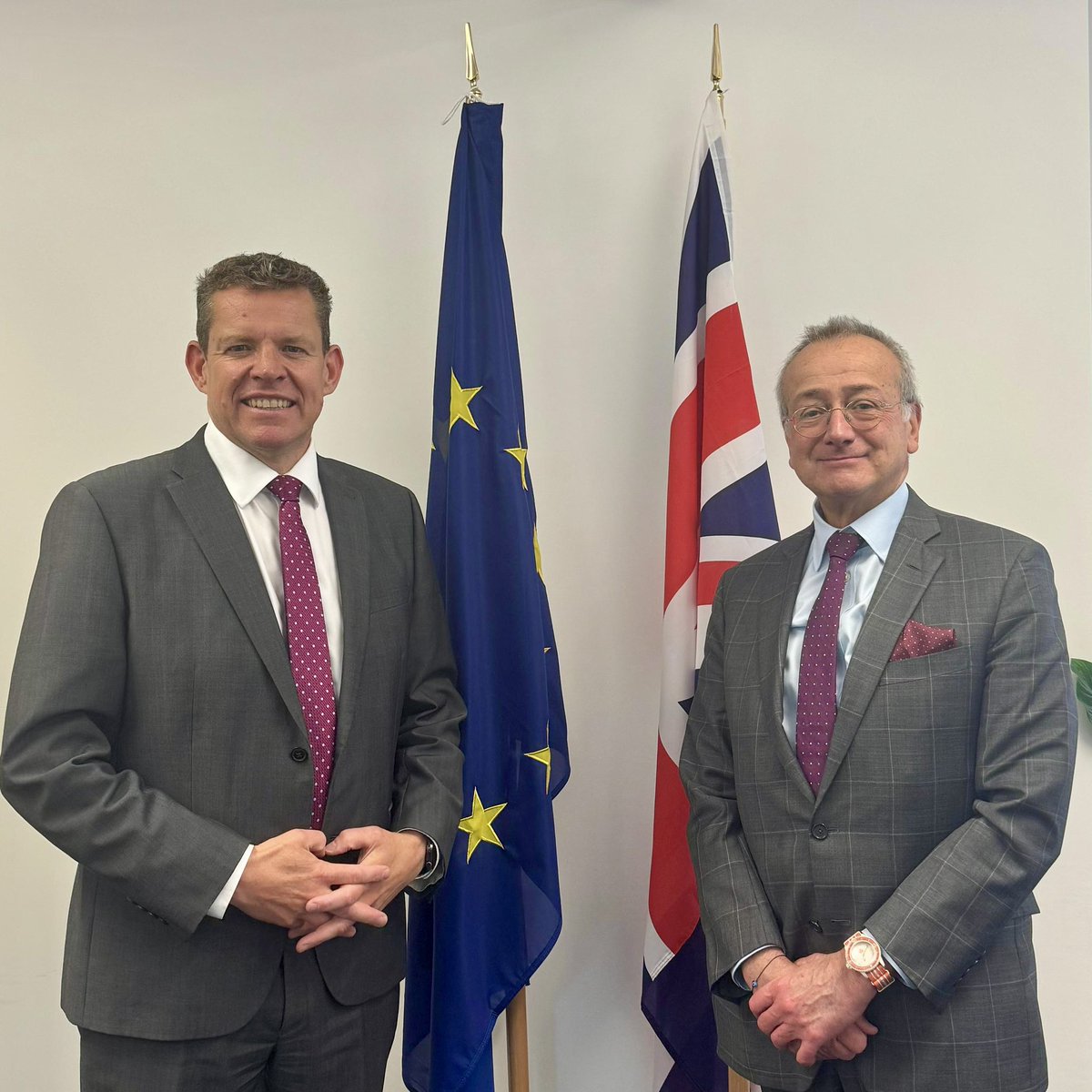 Good to be in London for a constructive meeting with the EU’s Ambassador to the UK, Pedro Serrano.

As a pro-European government in waiting, Plaid Cymru is serious and honest about the importance of improving our cooperation with our closest neighbours.

🏴󠁧󠁢󠁷󠁬󠁳󠁿🇪🇺