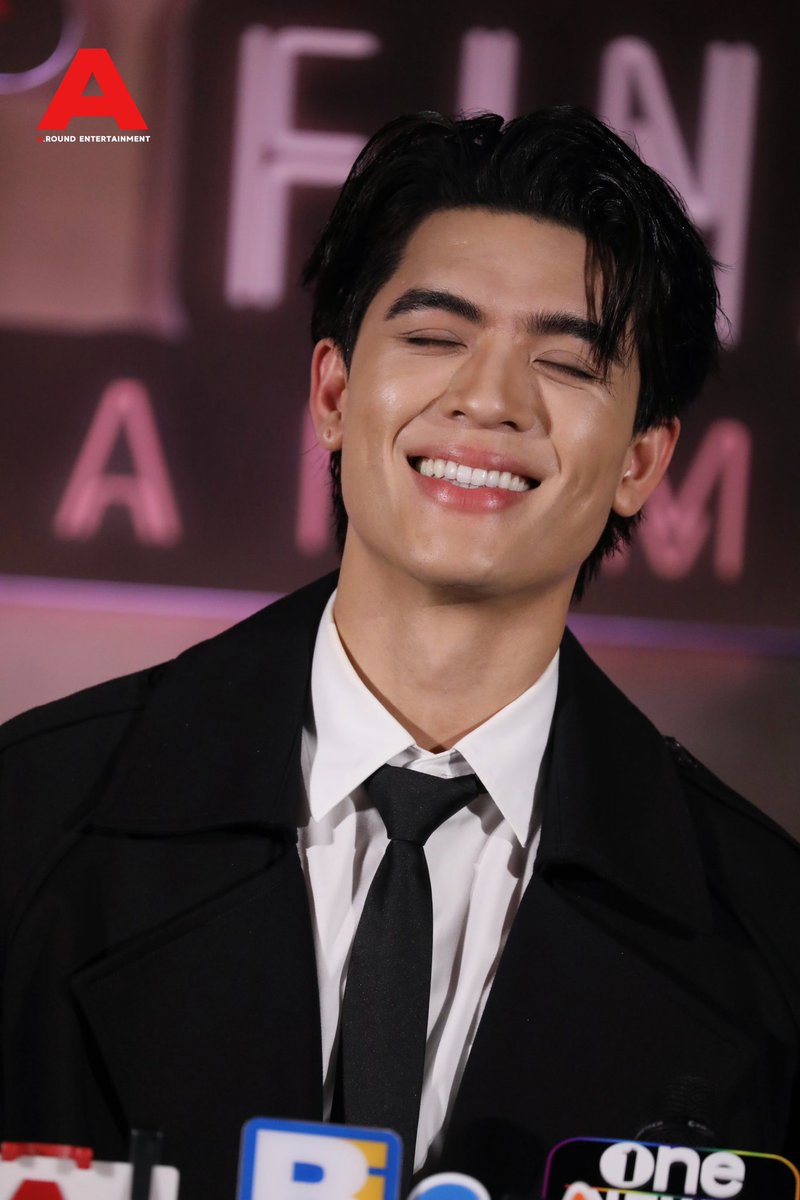 around_ent's tweet photo. “จอส เวอาห์” ร่วมสัมภาษณ์ก่อนเริ่มงาน My Golden Blood Final EP. FAN MEETING

BELIEVE IN EVER AFTER
#MyGoldenBloodFinalEP
#จอสฟลุ๊ค #JossGawin  #Josswayar 
#MyGoldenBlood #เลือดนายลมหายใจฉัน #GMMTV https://t.co/B5mBMaUGM6