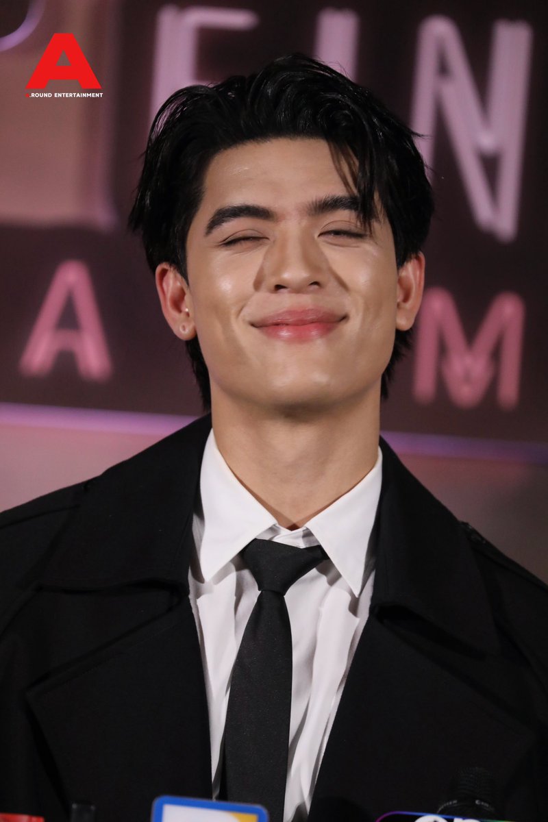 around_ent's tweet photo. “จอส เวอาห์” ร่วมสัมภาษณ์ก่อนเริ่มงาน My Golden Blood Final EP. FAN MEETING

BELIEVE IN EVER AFTER
#MyGoldenBloodFinalEP
#จอสฟลุ๊ค #JossGawin  #Josswayar 
#MyGoldenBlood #เลือดนายลมหายใจฉัน #GMMTV https://t.co/B5mBMaUGM6