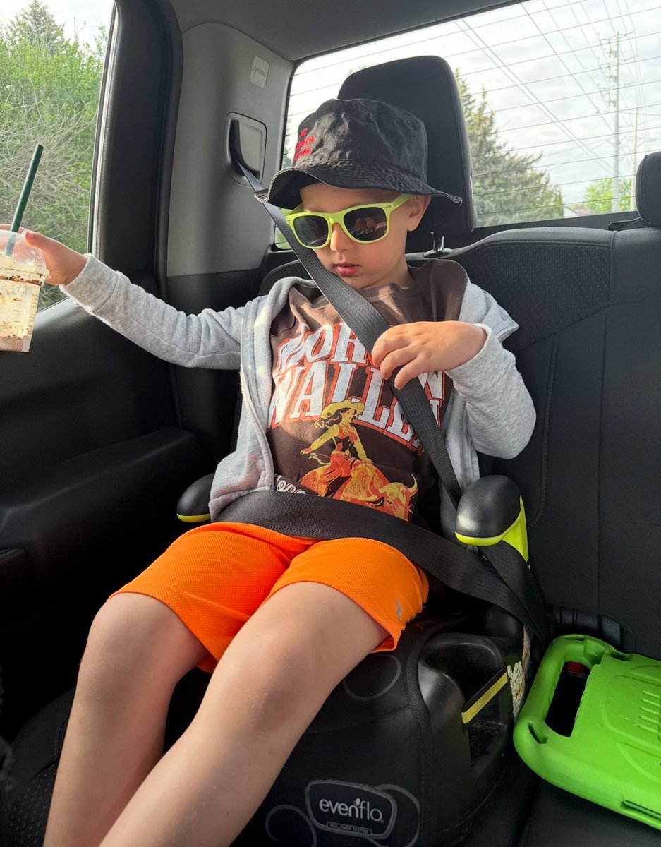 brittaney99's tweet photo. @MorganWallen  your biggest fan turns 5 today!!!!! https://t.co/pSofKrQOXG