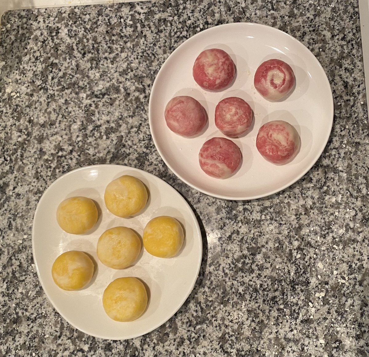 サックサクの食感がとても気に入って、酥皮を大量仕込み中。

ただ…失敗しかけてる感じがする…_:(´ཀ`」 ∠):
うまく層にならないかも知れない…
どうリカバリーしたら良いかわからなかったので、あとは酥皮の懐の深さを信じるしかないです🥹