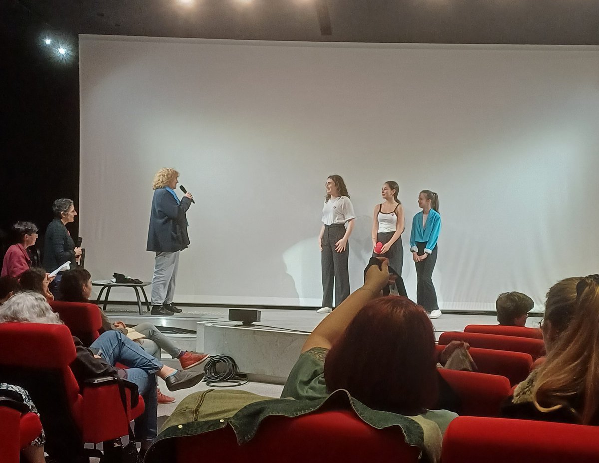 collegekarr.fr/le-conseil-de-… Un engagement en faveur de l'#égalité sans relâche et au quotidien au #clgAlphonseKarr mis en valeur ce #28mai par un très bel article de <a href="/Var_Matin/">Var-matin</a>.🙏🙏🙏
#CVC #mixité #EPS #EVARS
#bienêtredesfilles #luttecontrelaprécaritémenstruelle