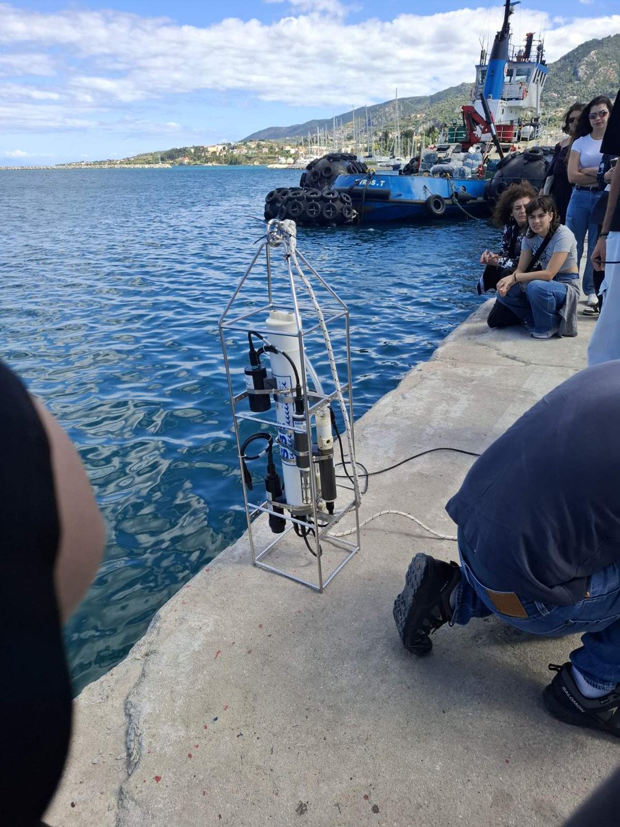 🌊 On 26/05, our Oceanography Lab ran a field demo for students at the commercial port — featuring CTD casts, drifter deployment &amp; Niskin sampling. Dept info: mar.aegean.gr
#Oceanography #MarineScience #FieldWork #CTD #uaegeanresearch