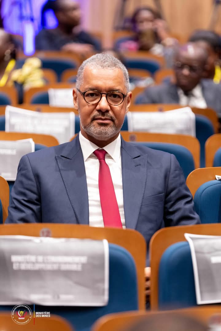 #RDC Après une année totalisé à la tête du Ministère des Mines par S.E, Mr KIZITO PAKABOMBA, Mr Joseph IKOLI SG honoraire aux mines lui rend un vibrant hommage et implore à Dieu de lui accorder une longue vie et la sagesse pour mettre en œuvre sa vision dans ce secteur vital.