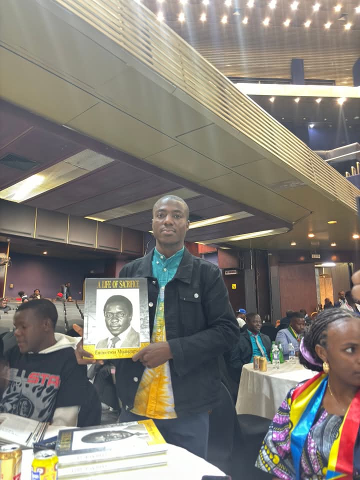 africa_congress's tweet photo. Comrade Kerkula Samuel from Liberia was given the opportunity to present a book titled A LIFE OF SACRIFICE, authored by H.E. Emmerson Dambudzo Mnangagwa, President of Zimbabwe, at #IYSOLEF in Harare, Zimbabwe, hosted by #AYC Leadership.
#AfricaUnity @edmnangagwa @StateHouseUg https://t.co/X9rk8XdacZ