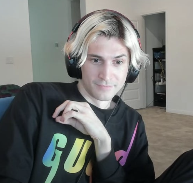 Dexerto's tweet photo. xQc criticized Solo Leveling winning ‘Anime of the Year’

"It's just so boring I don't get it... the art is sh*t...lazy" https://t.co/9RNn6SuIP3