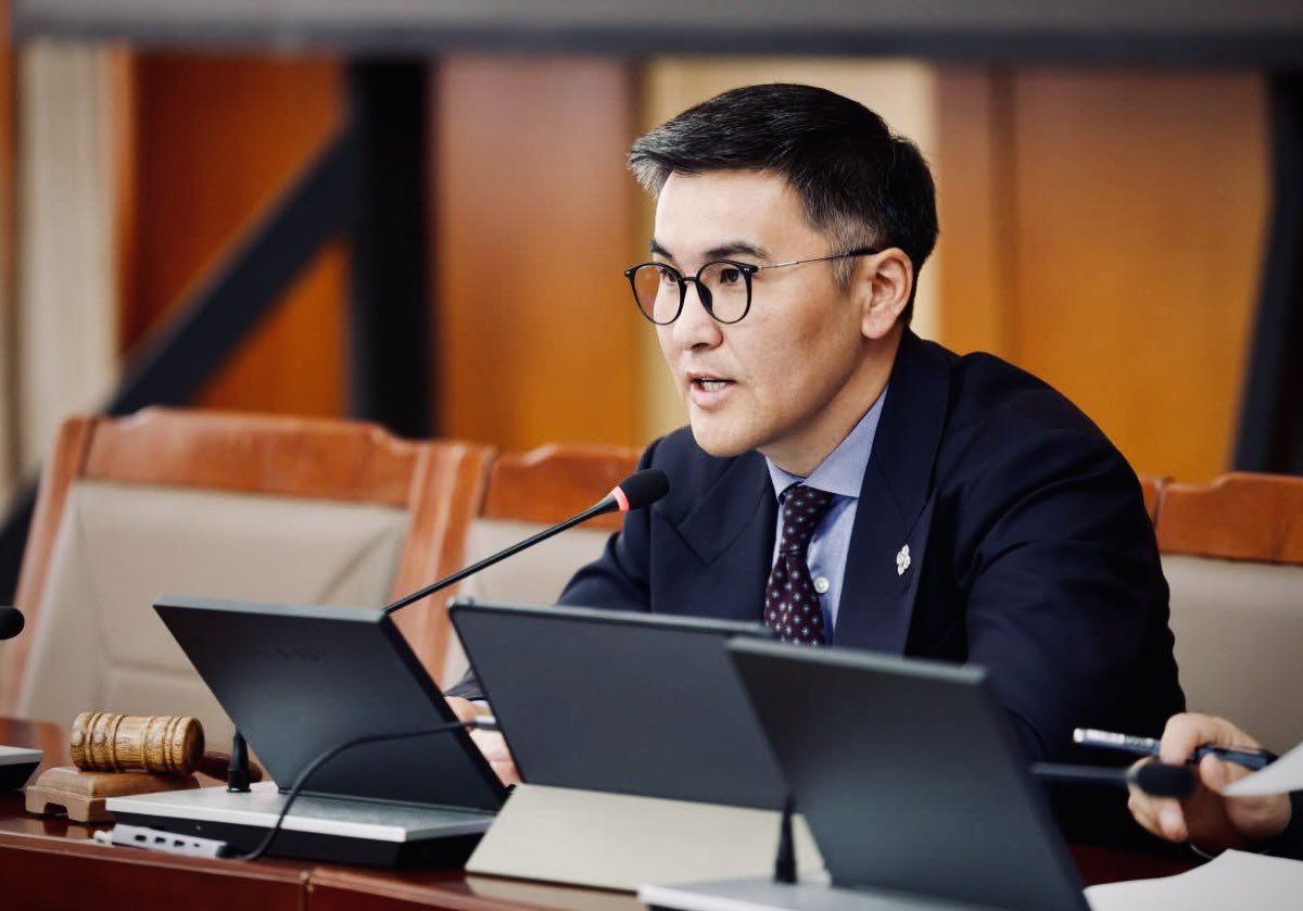 📌Хамтарсан Засгийн газарт биш Ерөнхий сайдад итгэл үзүүлэх эсэх асуудал ирэх долоо хоногт ТББХ, нэгдсэн чуулганд орж ирнэ. 

📌Ардчилсан намын дарга сайд нараа аваад хамтарсан Засгаас гарна, дахиж хамтрахгүй гэдгээ мэдэгдсэн. 

📌Л.Оюун-Эрдэнэ уг нь “Хамтарсан засаг байхгүй бол