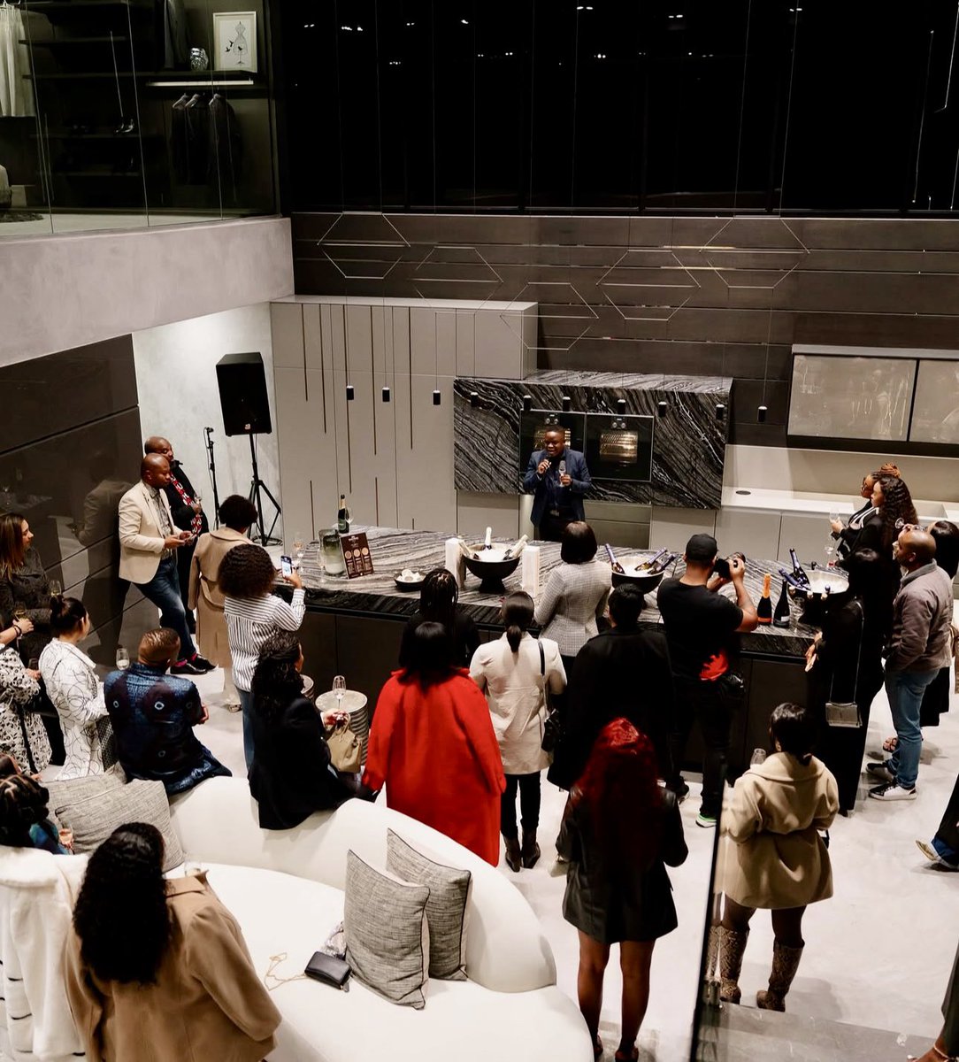 Bubbles and Bumps - an exclusive Caviar and bubbly experience hosted by <a href="/GlamFoodieZA/">GlamFoodie</a> ft Premium Cap Classique and Champagne. 

#NeverSayNoToBubbly