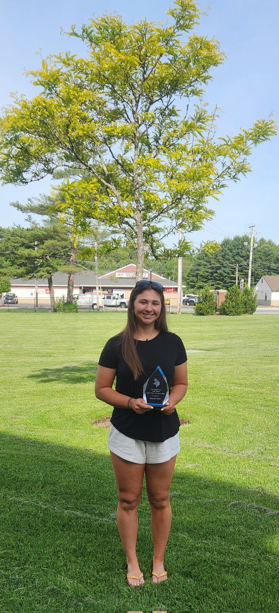 EBathletics's tweet image. Congrats to our 2 Athletes of the Year!
Thank you to VSP for sponsoring this great award.  

Maddie Blette and Ethan Pohl have been able to showcase to their coaches the overall expectations of a student athlete and deserve to be named the Athletes of the Class 2025!