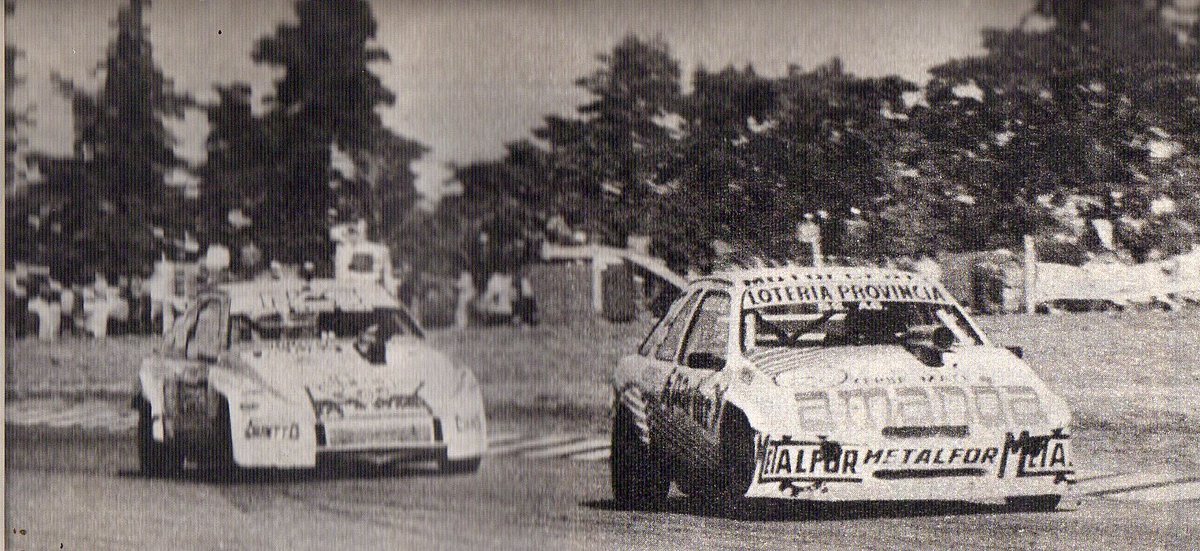 28 DE MAYO 1989: 1-2-3 de las Renault Fuego en el TC2000 fue en el Autodromo de San Jorge con 23 autos y ante 16.000 personas y al frente termino
Miguel Angel Guerra a 125,633kph sobre Juan M. Traverso y Gustavo Der Ohanessian #TC2000 #SanJorg