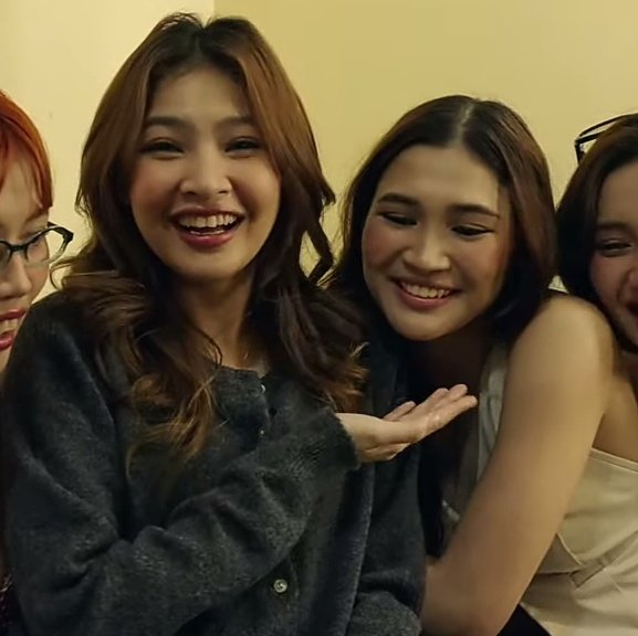 “guys, girlfriend ko nga pala 😄”