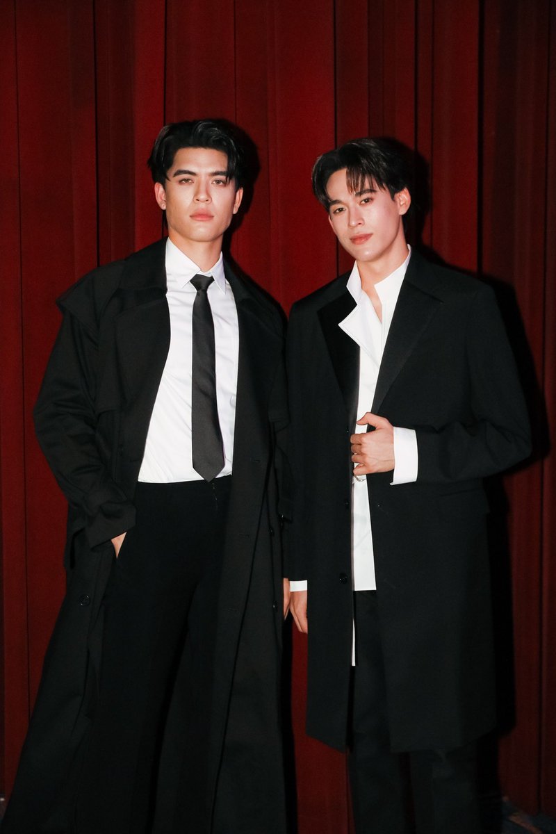 GMMTV's tweet photo. READY TO MEET YOU ALL! 
พร้อมจะเจอทุกคนแล้วอีกไม่กี่นาทีมารับชมซีรีส์ “My Golden Blood เลือดนายลมหายใจฉัน” ตอนสุดท้ายพร้อมกันครับ! 

#MyGoldenBloodFinalEP
@Josswayar @gawincaskey @mond_tanutchai @Nneo_neos https://t.co/VLbln8kJGJ