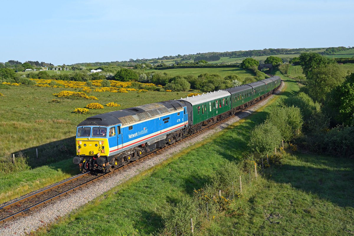 Joining 73128 at this year's Swanage diesel gala was fellow Network Southeast liveried 'celeb' 47715, which is now named 'Rail Engineering Solutions - Quality Assured'. The Brush Type 4 skirts across Corfe Common among the fields of gorse with 2N38 Swanage to Norden. 10/05/25.