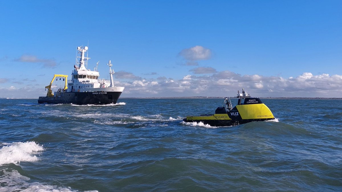 📘 The VLIZ Annual Report 2024 is out! From an award for the InnovOcean Campus to an elevated observation capacity and the graduation of the first PhD cohort —dive into a year of impact, innovation and collaboration in marine science. Read it now in NL &amp; EN: