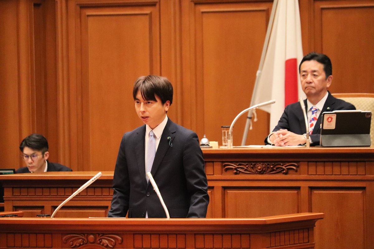 【大阪市会で“ギャンブル依存症対策条例案”を提出！討論に立ちました】

スマホで誰でも賭け事にアクセスできる時代。
特に若年層の「違法オンラインギャンブル」依存が急増しています。
ギャンブル等依存症は、本人だけでなく、家族・生活・地域全体を壊しかねない深刻な問題です。