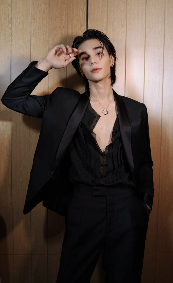 เบื่อแล้วเป็นคนในจอ อยากคอเป็นคนในใจ

#KazzAwards2025xJeffSatur
#KazzAwards2025
#JeffSatur