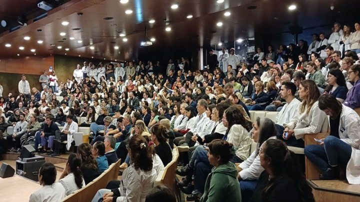 juanagallardo1's tweet photo. "No hay clima de paro", dijo Daer
🕗 8h Corte Ceramistas Neuquén
🕘 9h Corte en Puerto Ingeniero White
🕙 10h Choferes UTA por salario
🕐 13h Trabajadores Secco en Av de Mayo
🕐 13h Trabajadores Conicet polo científico
🕒 15h Jubiladxs Congreso
🕓 16h Alimenatión por salarios
👇 https://t.co/glm3YBLvkW