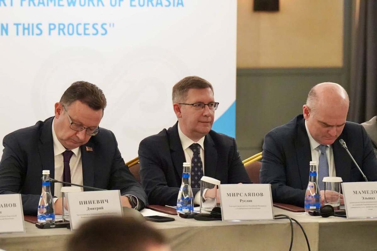 🗓 27 мая в Баку прошёл круглый стол «Формирование транспортного каркаса Евразии и значимая роль Азербайджана в этом процессе».

В мероприятии приняли участие представители профильных министерств, дипкорпуса, экспертного сообщества и бизнеса.

🔗Подробнее: t.me/embrusaz/8270
